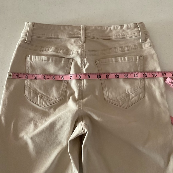 Nine West Jeans “Lucie” Bermuda Shorts Beige Straight Leg Stretch Women’s Size 8 - Picture 7 of 9